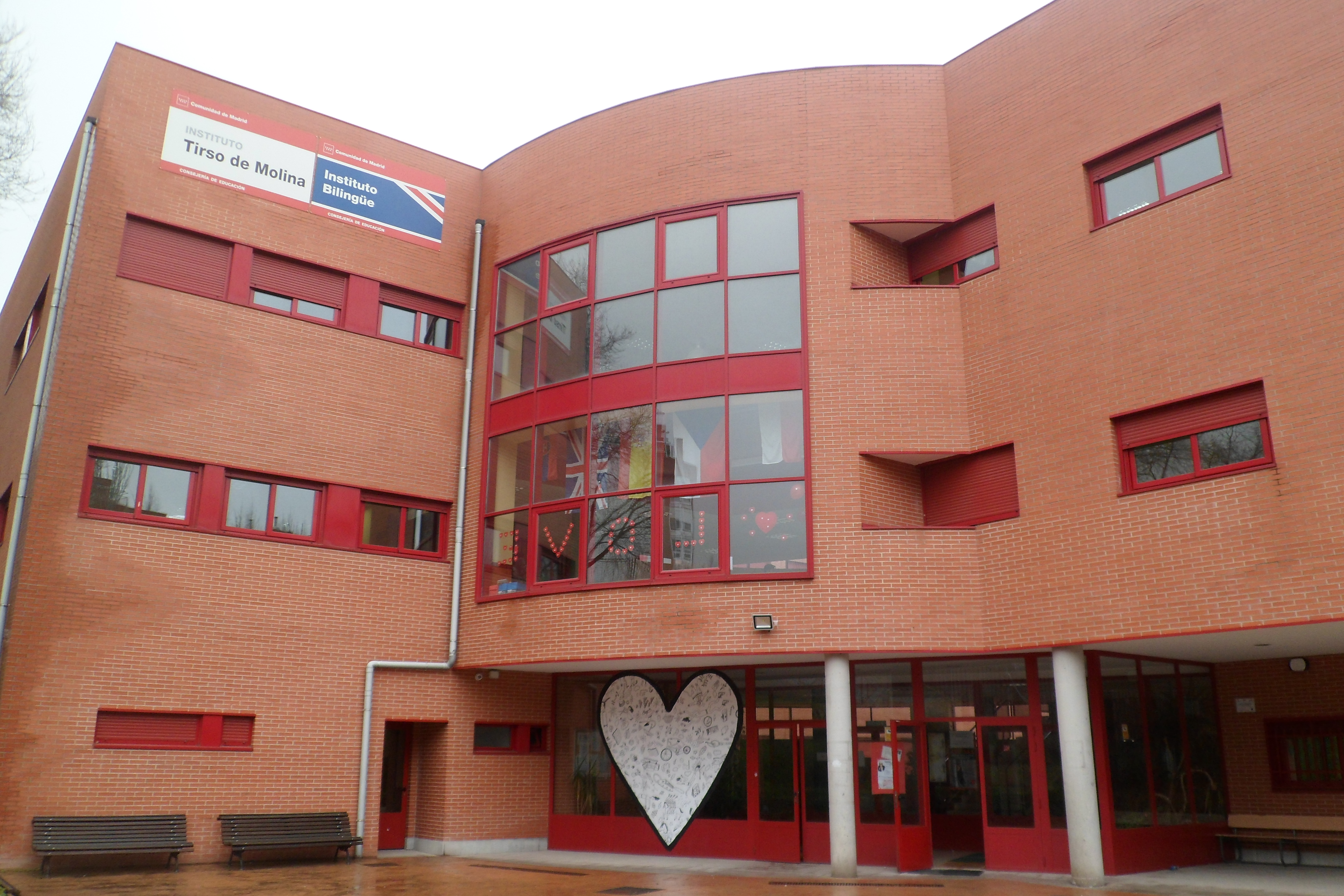 Fachada del Instituto Tirso de Molina