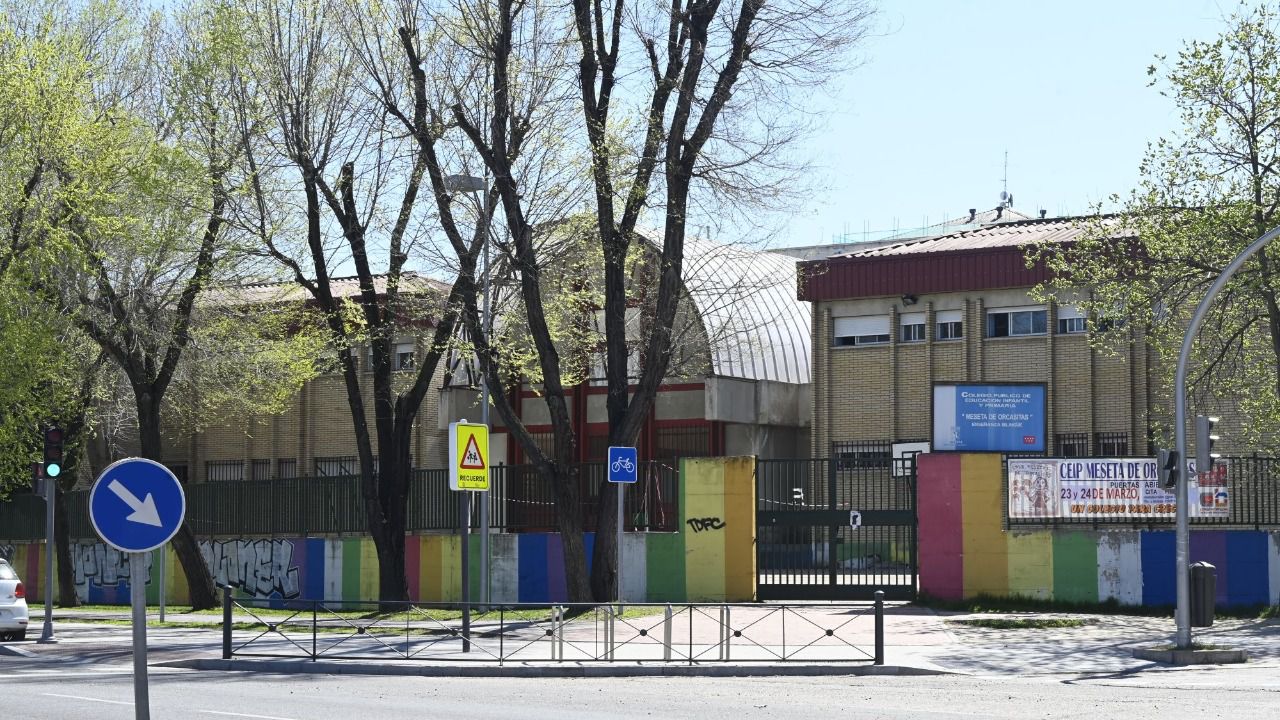 Fachada del colegio público Meseta de Orcasitas