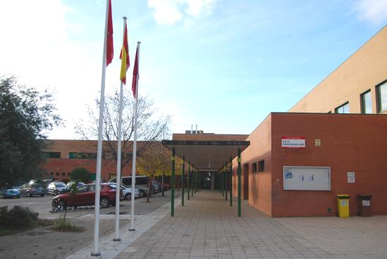 Fachada del colegio público Pinar de San José