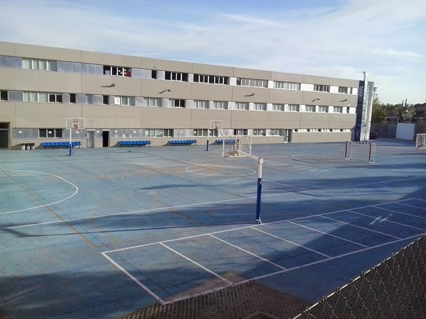 Fachada del colegio Estudiantes Las Tablas