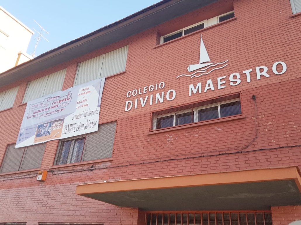 Fachada colegio Divino Maestro