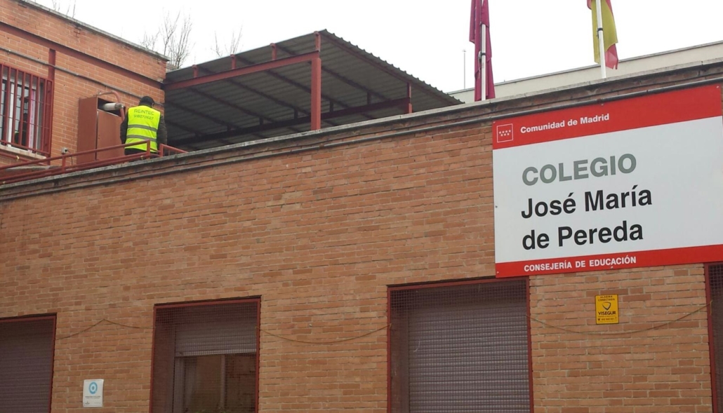 Fachada del colegio público José María de Pereda