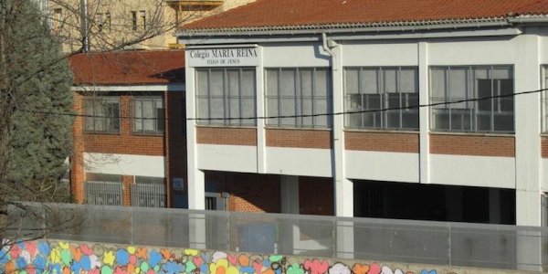 Fachada del colegio María Reina Jesuitinas