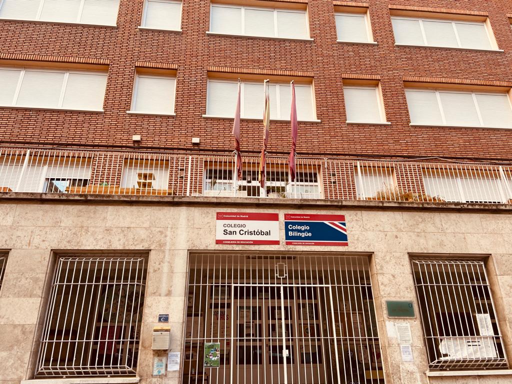 Fachada del colegio público San Cristóbal