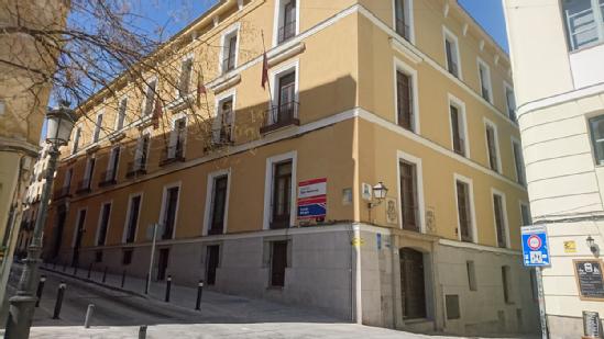 Fachada del colegio público San Ildefonso