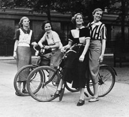 Mujeres en bicicleta. Getty